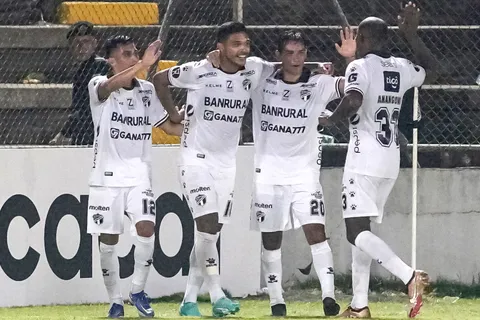 Extranjero de Comunicaciones fue operado de emergencia y se pierde lo que resta del torneo