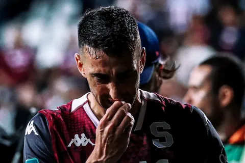 Mariano Torres tomó una polémica decisión.