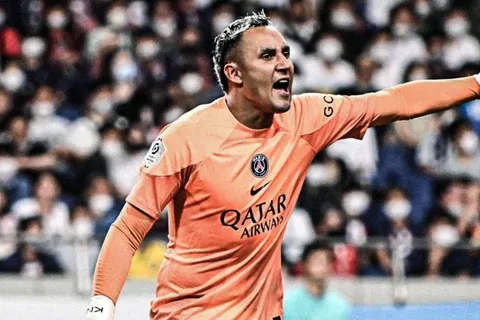 Keylor Navas fue titular en el amistoso del PSG y salió reemplazado