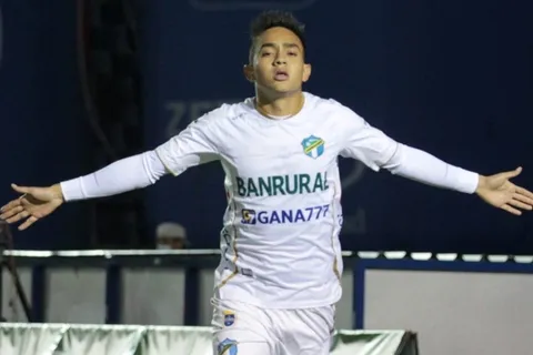 Oscar Santis está molesto con Comunicaciones