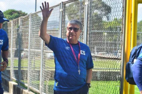 El Bolillo Gómez tendrá el regreso del legionario que tanto esperaban en la Selección de El Salvador