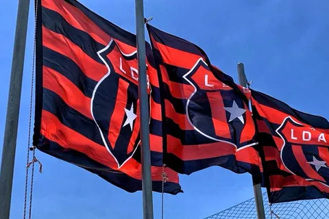 Alajuelense no la vio venir: ídolo rojinegro queda en medio de una estafa contra el club