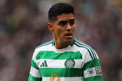 Luis Palma con la camisa del Celtic.