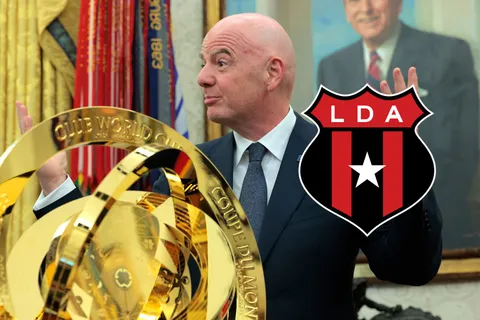 Gianni Infantino, presidente de la FIFA, con el trofeo del Mundial de Clubes.