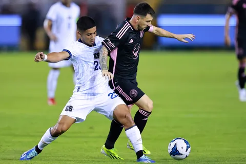 ¿Qué jugador de El Salvador se quedó con la camiseta de Lionel Messi?