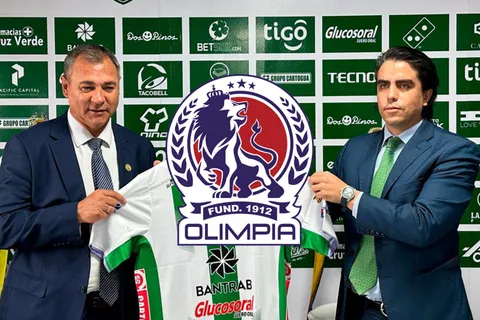 Mauricio Tapia en su presentación como entrenador de Antigua GFC.