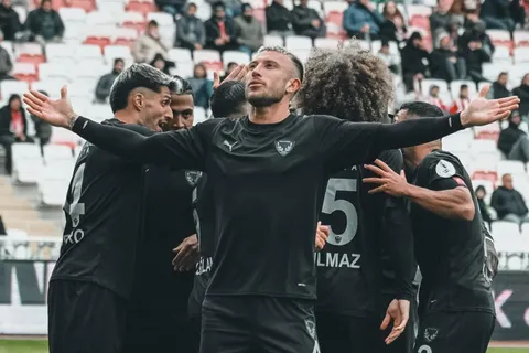 Líder mitológico: Francisco Calvo recibe un asombroso homenaje en Turquía