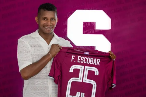 Saprissa complace a su afición y extendió el contrato del panameño estrella de su equipo