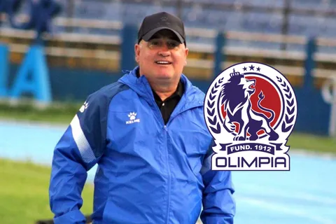 Willy Olivera como entrenador de Comunicaciones.