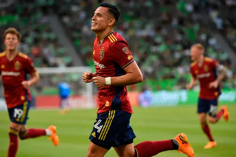 Rubio Rubín marcó por duplicado y le dio el triunfo al Real Salt Lake (VIDEO)