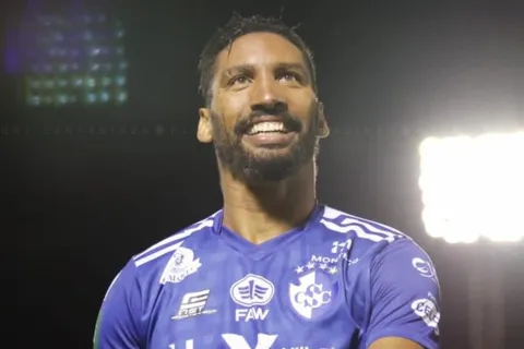 Marcel Hernández se destapa con triplete y firmó noche histórica en su carrera [Video]
