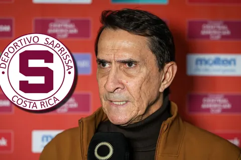 Alexandre Guimarães le lanza una indirecta a Saprissa.