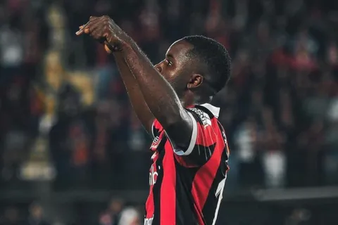 Joel Campbell sale después del escándalo por el video filtrado. (Foto: Instagram)