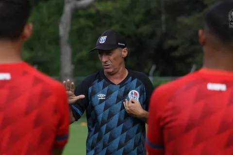 Pedro Troglio: "He jugado clásicos en Argentina e Italia, pero venir a uno de Honduras es muy duro"
