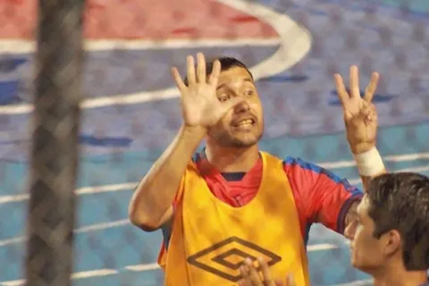 La dura sanción que Jaime Alas podría recibir por el gesto contra la afición de Comunicaciones