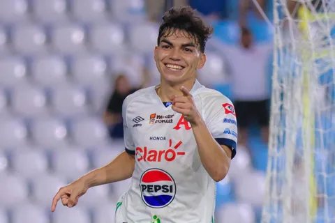Leonardo Menjívar respondió a sus críticos tras su doblete con Alianza