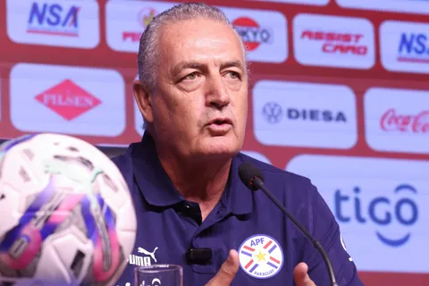 No lo esperaba: Gustavo Alfaro se convierte en motivo de burla de la Conmebol