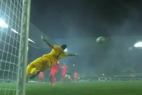 Keylor Navas se luce con estiradota en el día de su cumpleaños