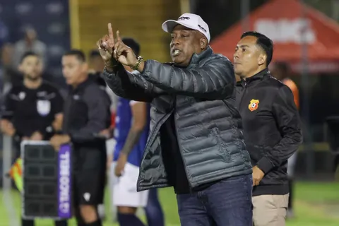Hernán Medford habló tras el empate. (Foto: La Nación)