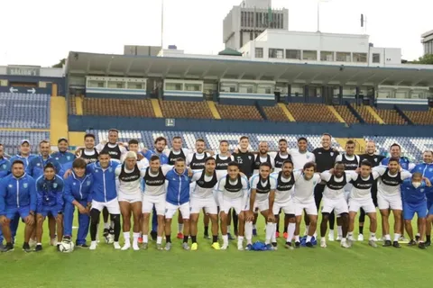 Oficial: Así jugará Guatemala ante Cuba