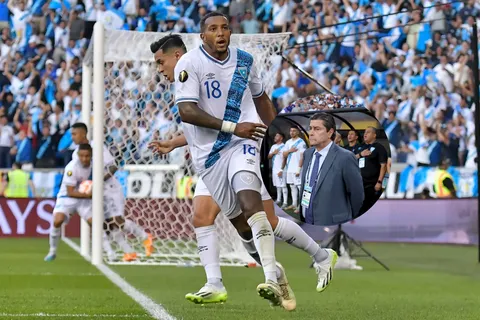 Luis Fernando Tena ya lo sabe: Nathaniel Méndez-Laing toma una decisión que conmociona a Guatemala camino al Mundial 2026
