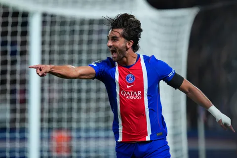 Ferran Torres firma un hat-trick en su debut europeo con el PSG en la goleada 6-1 al Slovan Bratislava