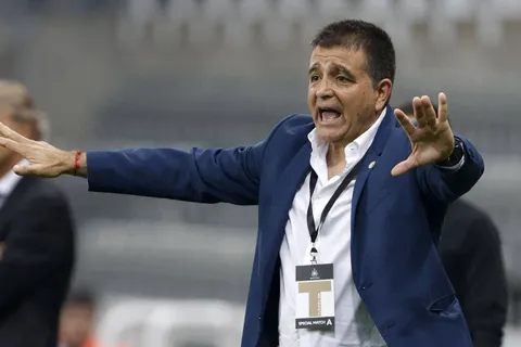 Ex Alajuelense que trabajó con Claudio Vivas lo criticó sin pelos en la lengua: "No transmite"