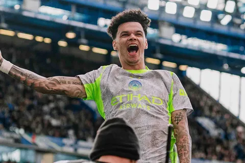 Manchester City goleó al Chelsea y sigue en carrera por el título: los goles del partido y cómo quedó la tabla de posiciones de la Premier League 2026
