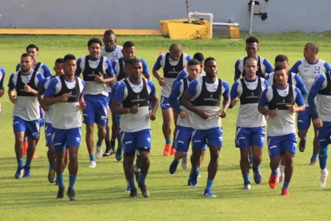 Se habría lesionado la única duda de Honduras para debut en Copa Oro
