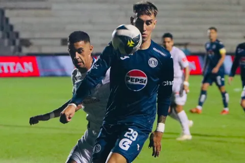 ¡Asqueroso! El horrible gesto de Rodrigo Auzmendi en el Clásico; en Olimpia exigen duro castigo