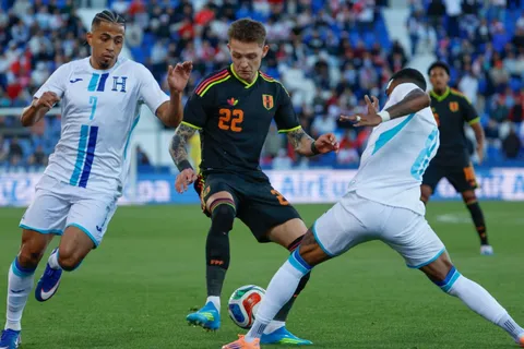 Honduras amarga a Perú: goles y resumen del agónico empate en el debut de José Francisco Molina