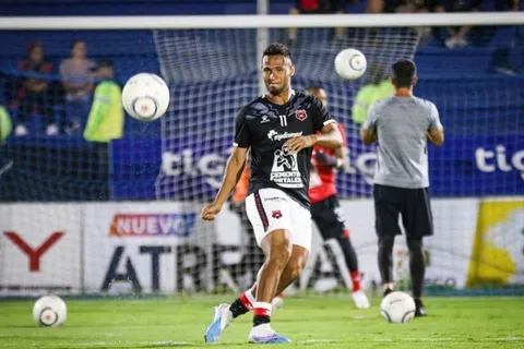 Una vez más, el hondureño Alex López es señalado por grave error en semifinal contra Cartaginés [VIDEO]