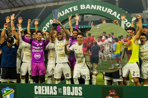 ¡Terrible! La bronca que empañó el triunfo de Comunicaciones vs. Municipal en Estados Unidos