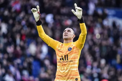 PSG destaca la figura de Keylor Navas en Twitter