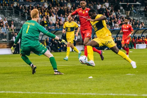 Mayron George anotó en derrota del Pau FC en Ligue 2 de Francia