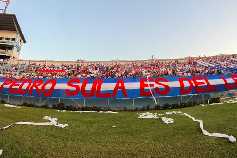 Olimpia fue sancionado luego que sus aficionados quemaran pólvora en el estadio