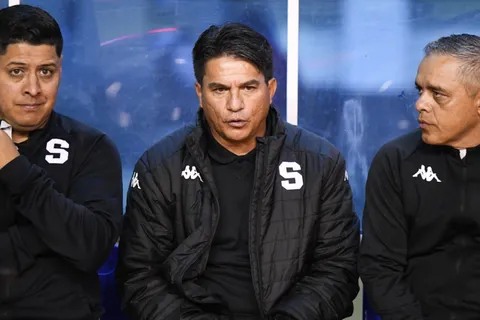 Vladimir Quesada se mostró molesto con la prensa.
