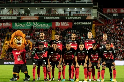 Nueva era de Carevic ilusiona a afición alajuelense con goleadas y buen juego