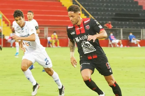 Alajuelense cayó 2-0 ante Pérez Zeledón en un partido con tres expulsados