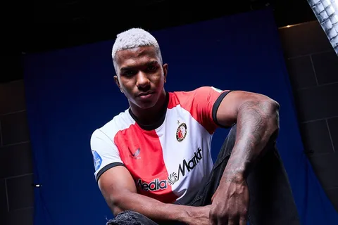 No la vio venir: Jeyland Mitchell no la tendrá fácil en Feyenoord