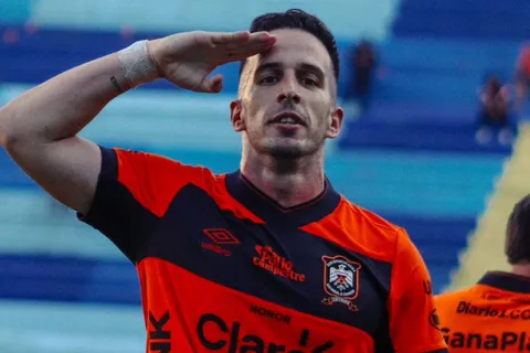 Federico Andrada anota su primer gol con Águila y no se guarda nada para enviar una advertencia a Alianza