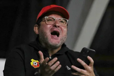Jafet Soto recibe un duro revés.