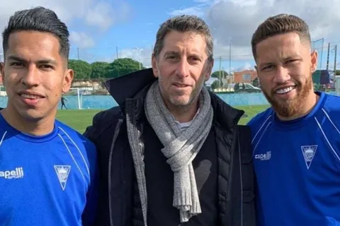 Denis Pineda fue presentado oficialmente en el Estoril Praia de Portugal