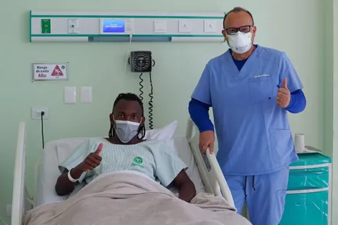 Alberth Elis fue operado satisfactoriamente