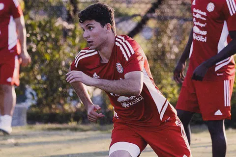 Gino Vivi, el nuevo refuerzo de Saprissa que llegó a La Sele de casualidad