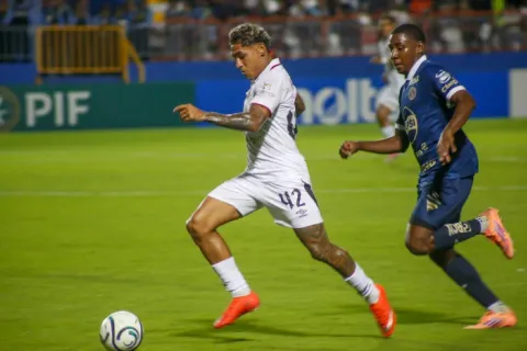 Empate en la ide entre Motagua y Alajuelense.