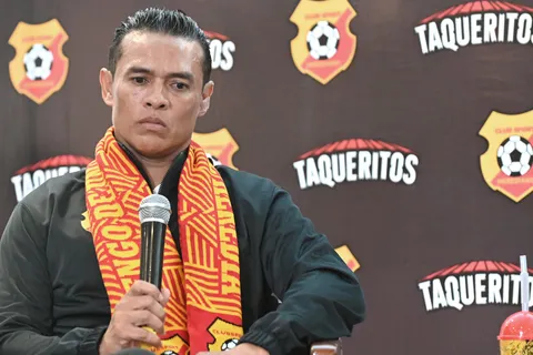 "Quieren ver sangre": Paté Centeno fue contundente sobre su futuro en Herediano