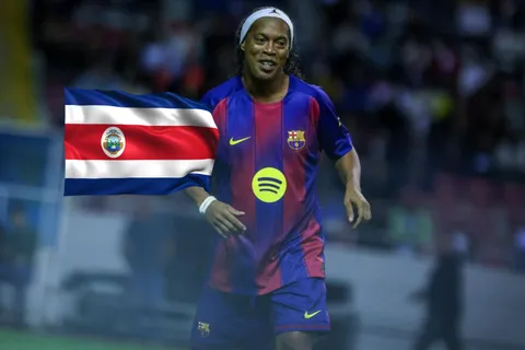 Rendido ante los ticos: Ronaldinho emociona a Costa Rica con su gesto en el Clásico que Real Madrid le ganó a Barcelona