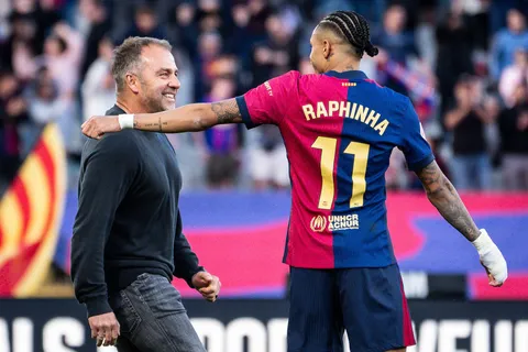 Flick respalda la continuidad de Raphinha en Barcelona: “Es la mejor decisión”