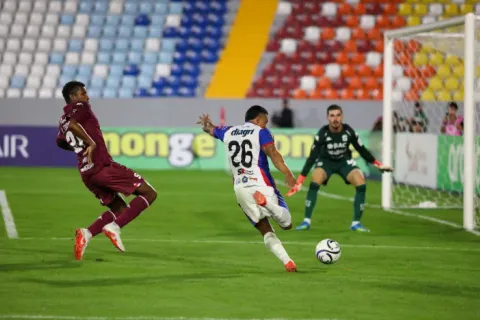 Firpo y Saprissa igualaron sin goles en la ida.